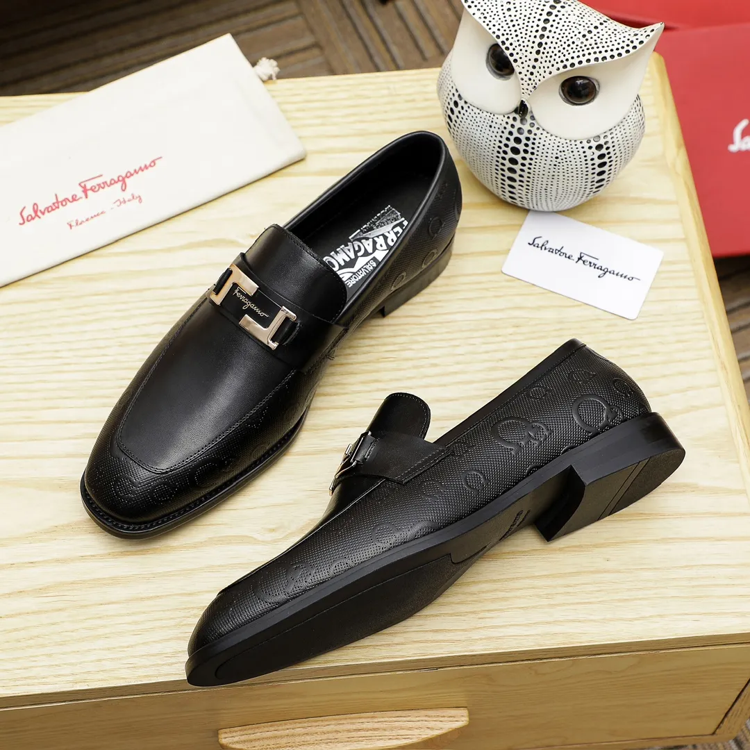Factory price 460 🔥Ferragamo's new men's casual slip-on shoes🇨🇳Official website original 1:1 mold opening, original quality💯Fine workmanship, high-end luxury☘The upper is made of imported Italian first-layer cowhide🌴Water-dyed🐂Leather lining🍓Rubber wear-resistant and non-slip outsole, breathable and comfortable to wear🍍The first choice for high-grade men, black is optional! Code number 38-44 (45.46. Can be customized)